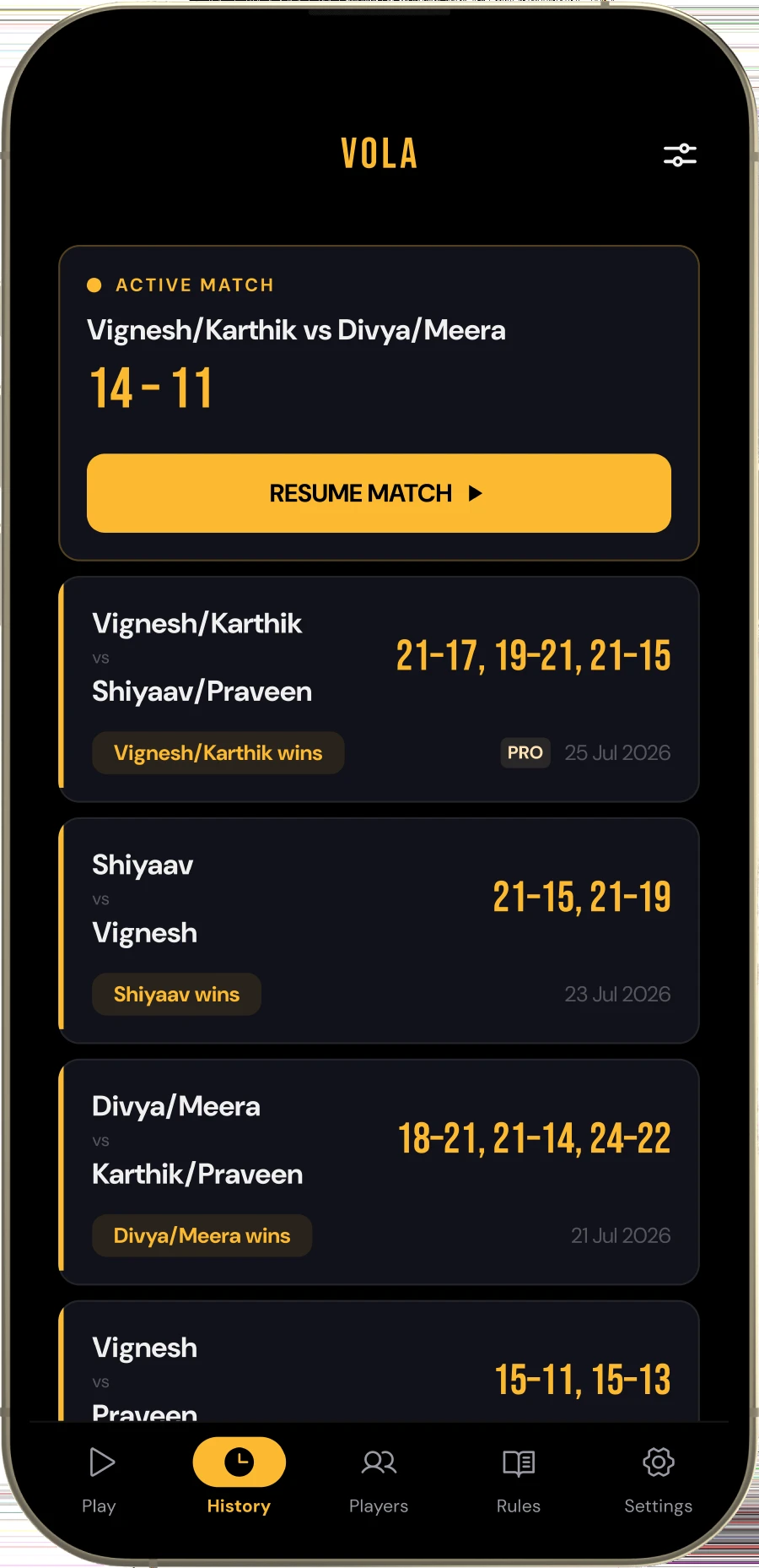 Match history: an active match at 14-11 with a resume button, above finished matches listed with both teams and their game-by-game scores, kept on disk so they survive the app closing.